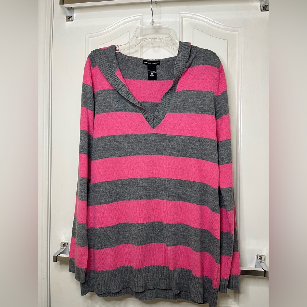 New York & Company Size Medium Sweater